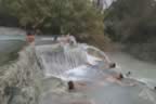 Momenti di relax alle cascate del Gorello di Saturnia (15kb)